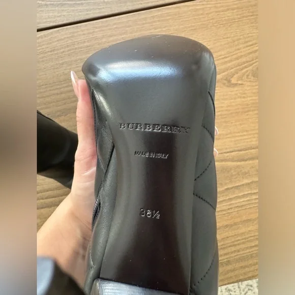 *SOLD* Burberry heel boots size 38 1/2 - Picture 5 of 5